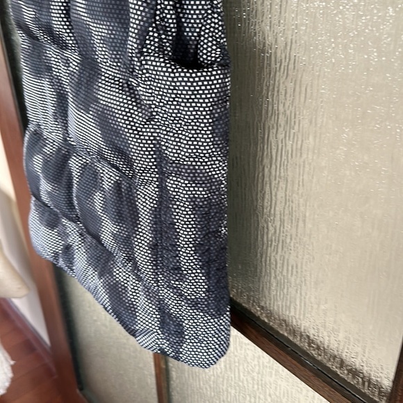 Women’s hooded puffer vest in size S-M - Picture 7 of 7